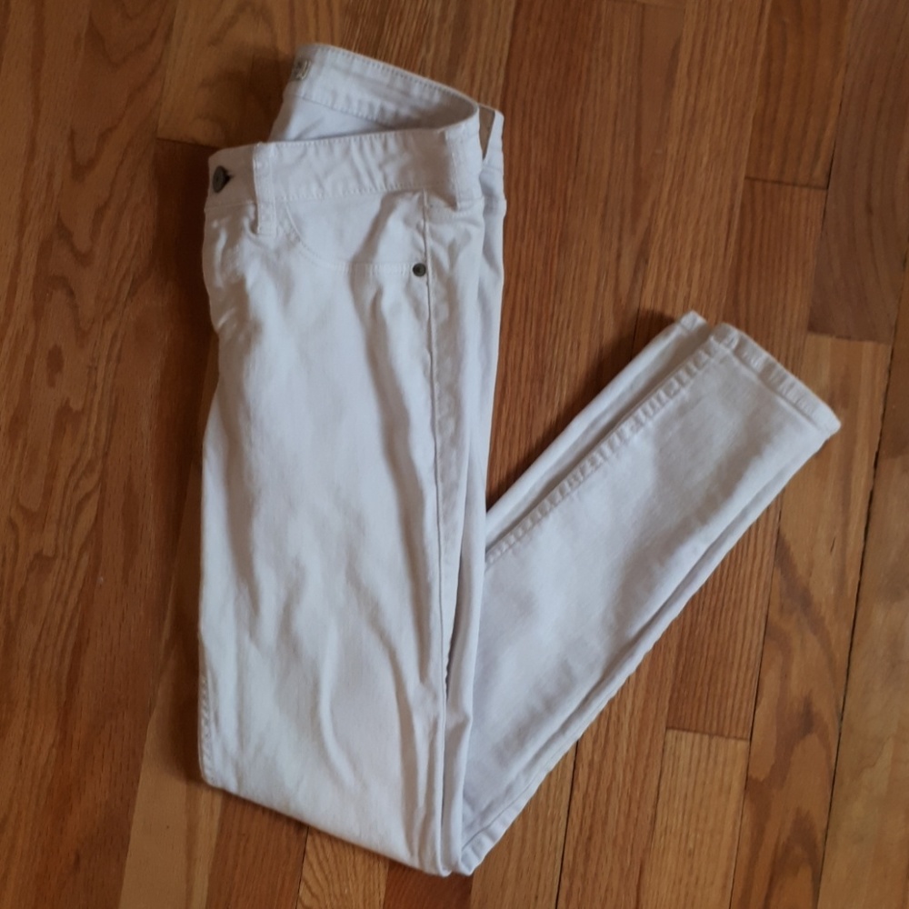 Abercrombie & Fitch white skinny jeans